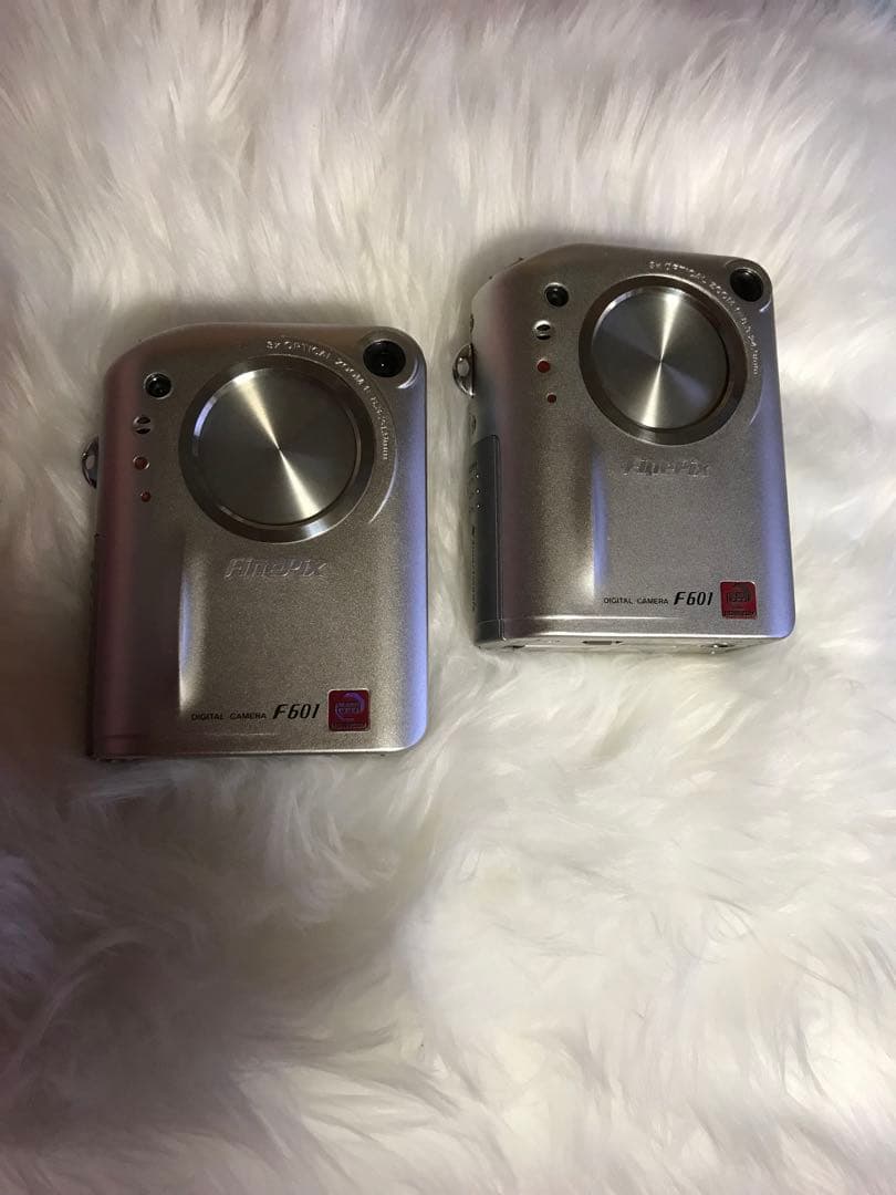 Fujifilm finepix F601 コンパクトデジタルカメラ 2台セット