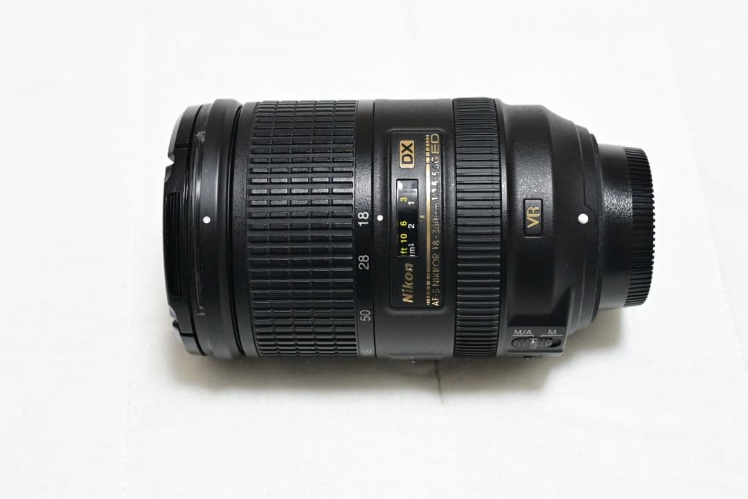 Nikon AF-S DX 18-300mm VR ズームレンズ