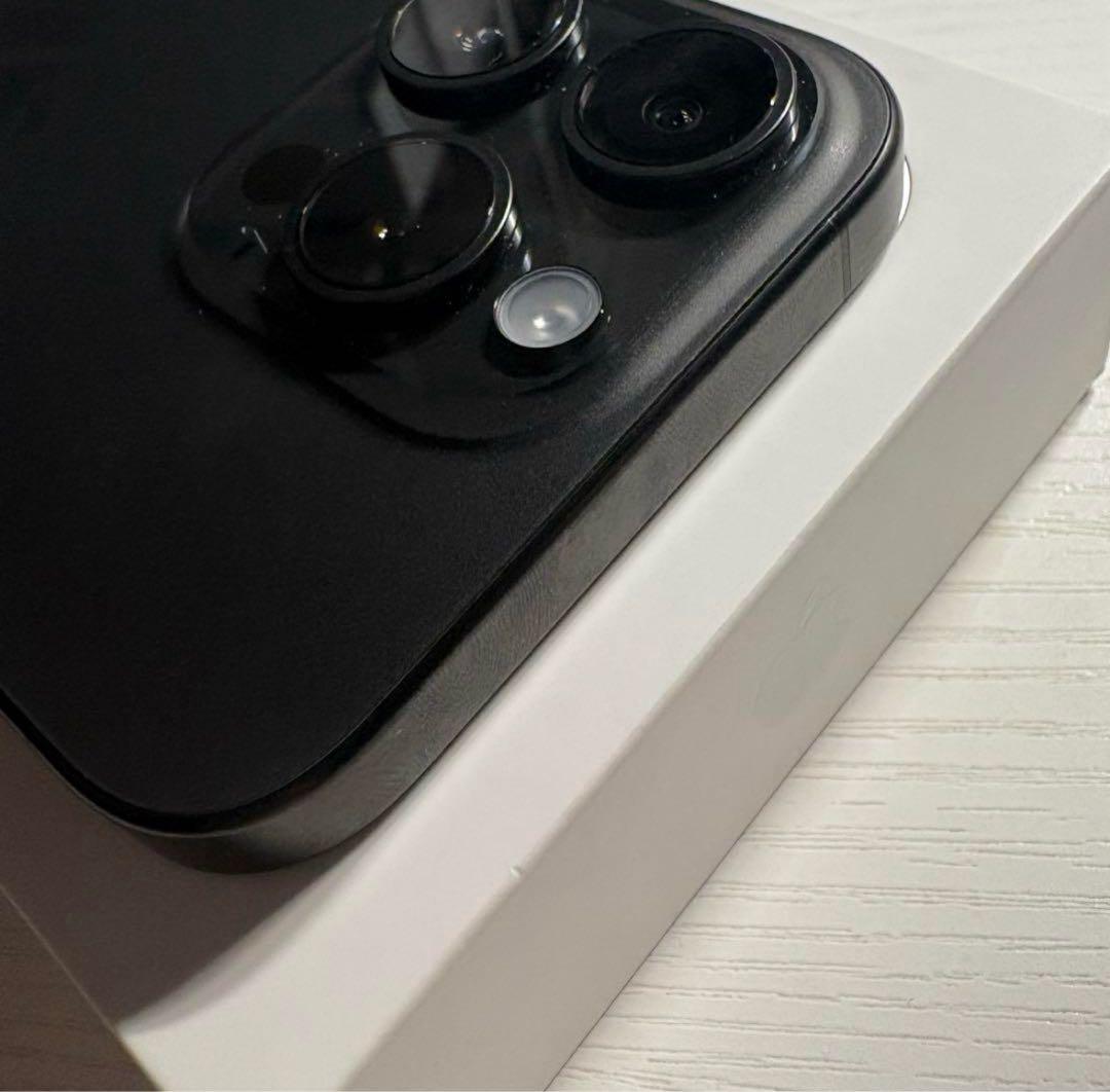 なな iPhone15 Pro 128GB ブラックチタニウム
