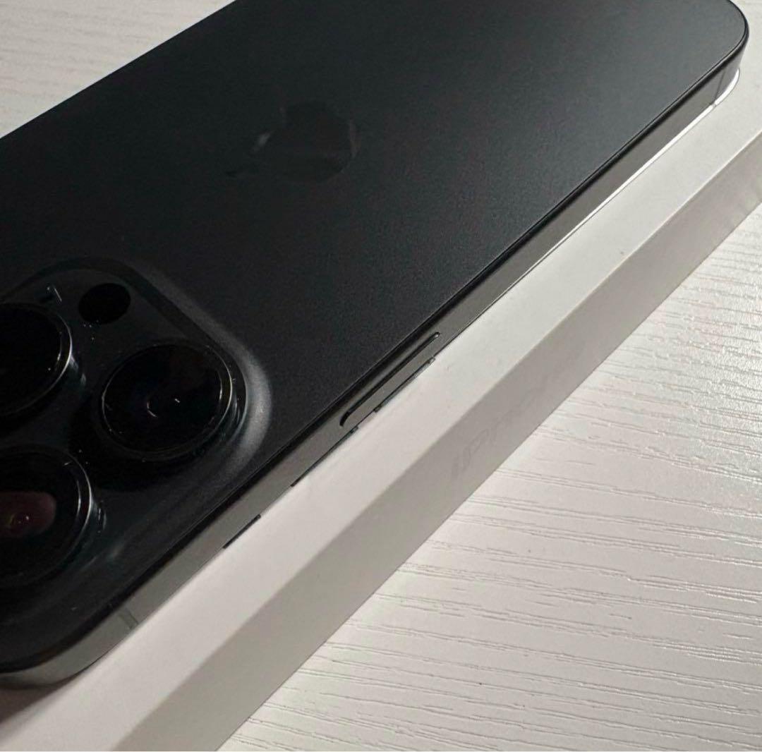 なな iPhone15 Pro 128GB ブラックチタニウム
