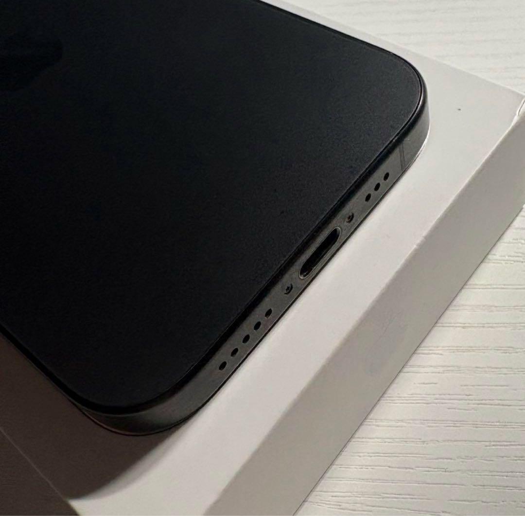 なな iPhone15 Pro 128GB ブラックチタニウム