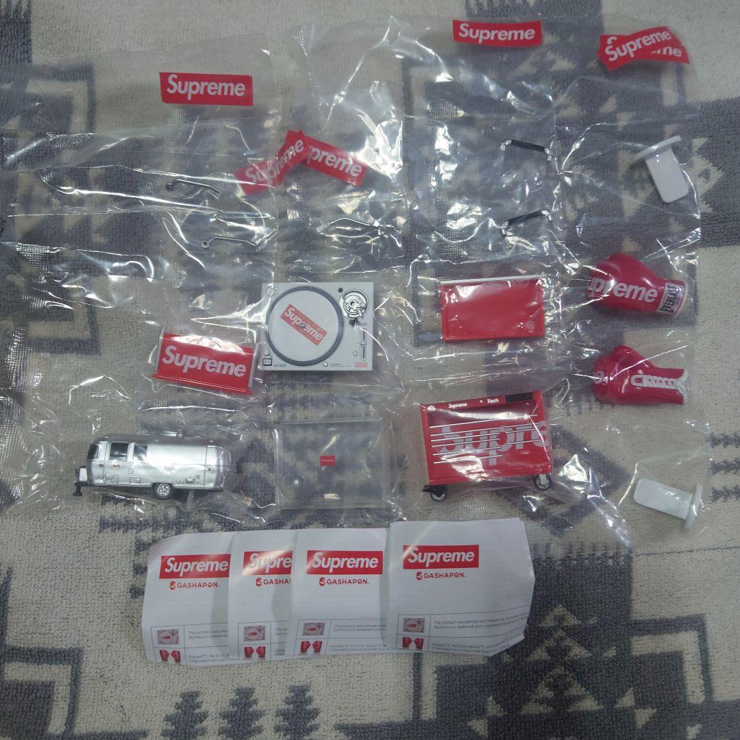 シュプリーム ガチャ