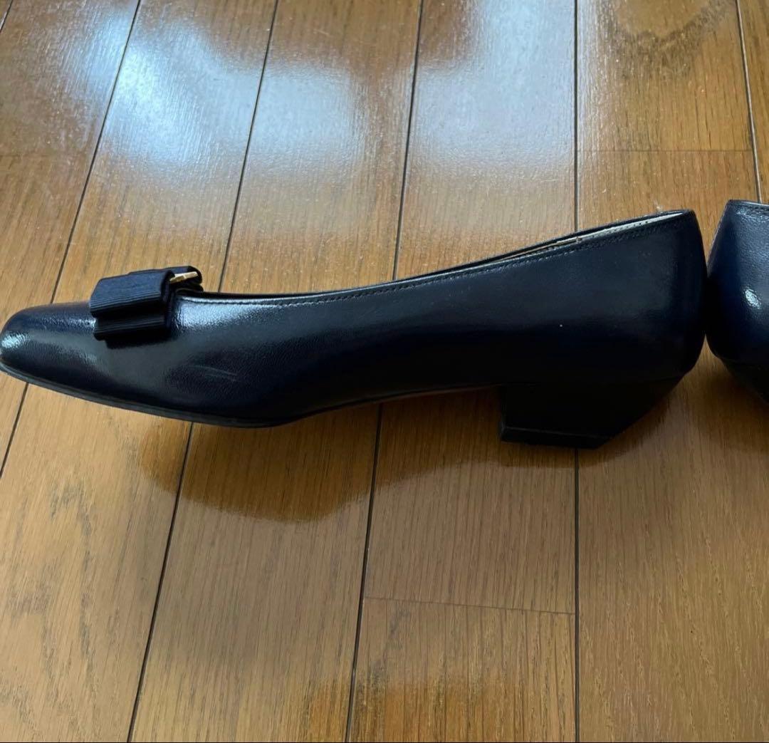 Salvatore Ferragamo フェラガモ リボン付きパンプス　ネイビー