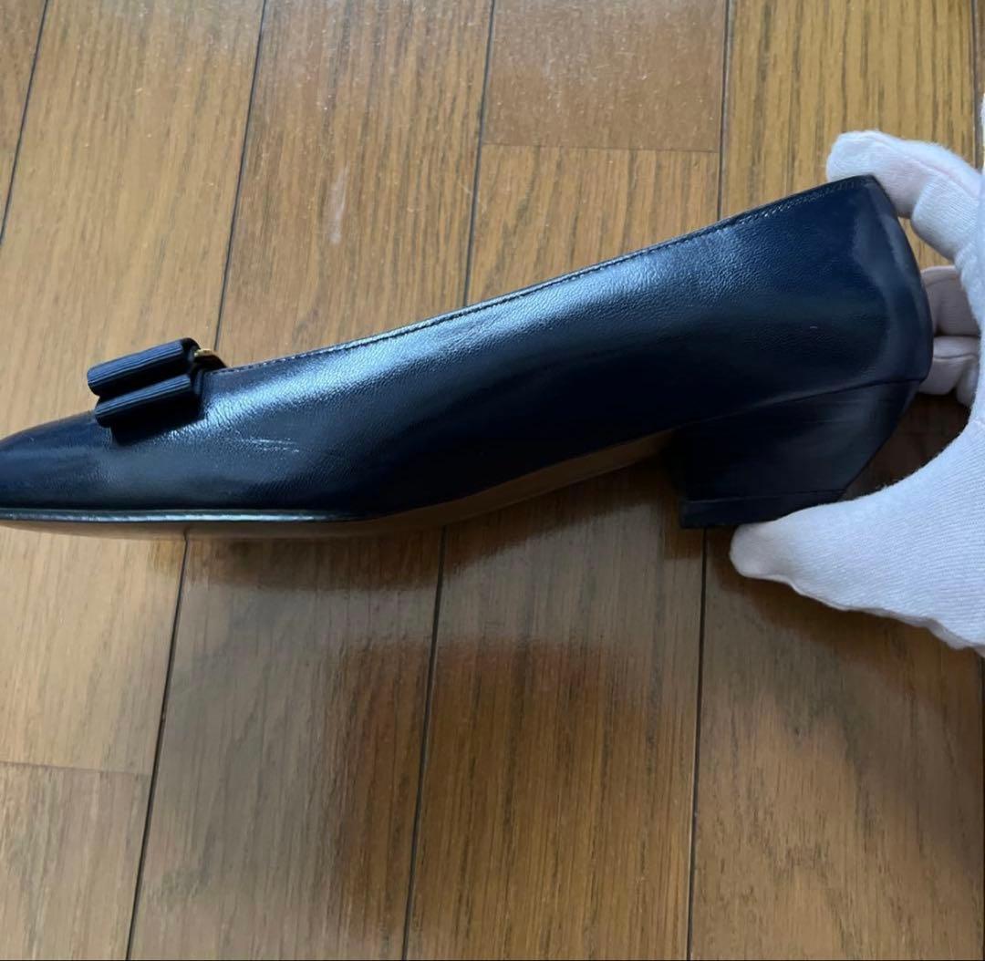 Salvatore Ferragamo フェラガモ リボン付きパンプス　ネイビー