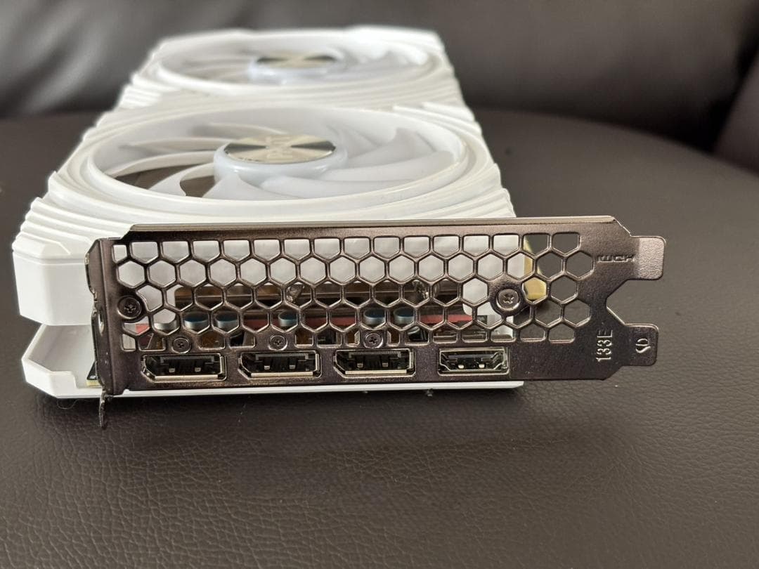 PALIT GeForce RTX 4060ti 8GBホワイト