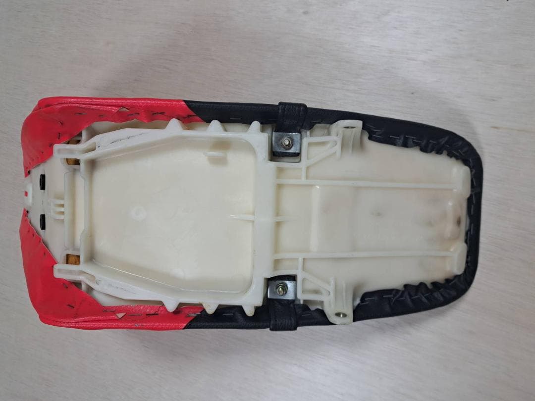 ホンダ　CRM250AR　シート