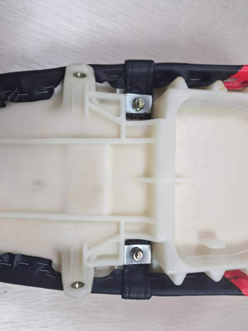 ホンダ　CRM250AR　シート