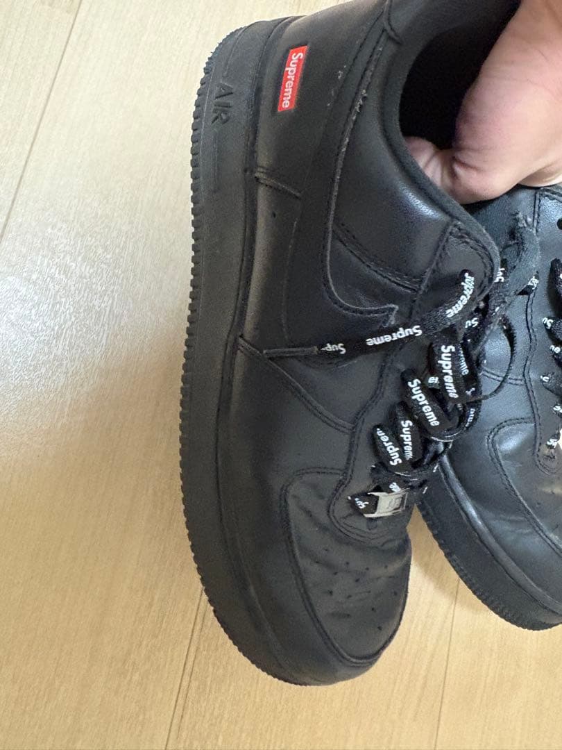 Nike Air Force 1 Supreme ブラックsupreme紐付き！