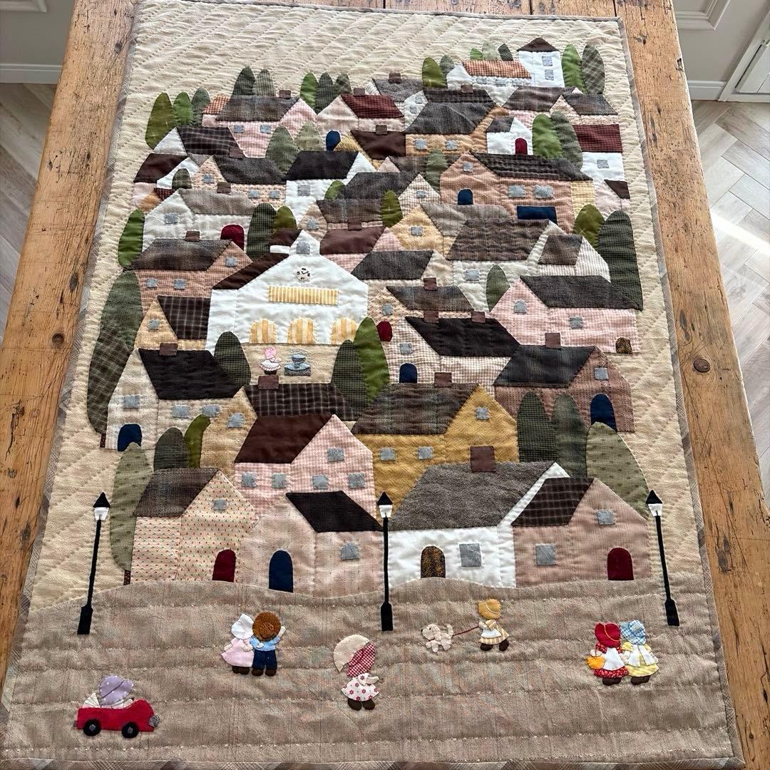 パッチワークタペストリー　ハウス　スーちゃんハンドメイドキルト