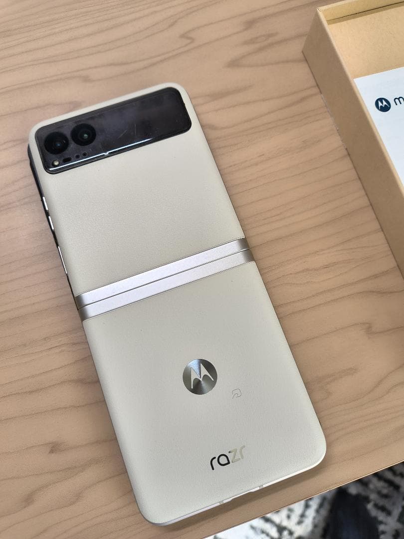 Motorola razr 40 256GB バニラクリーム