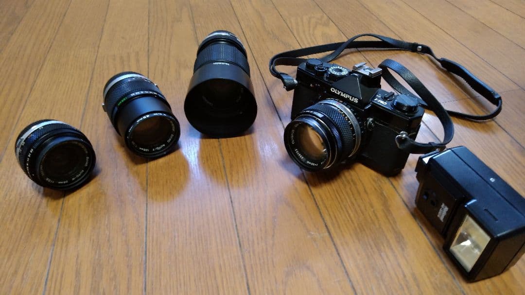 一眼レフカメラ　本体、望遠レンズ、広角レンズ、一式