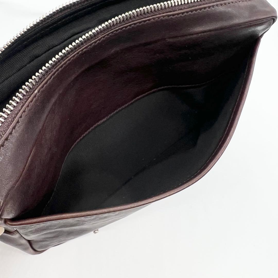 【現行モデル✨美品】イルビゾンテ　ボディバッグ　メタルバックル　レザー　濃茶