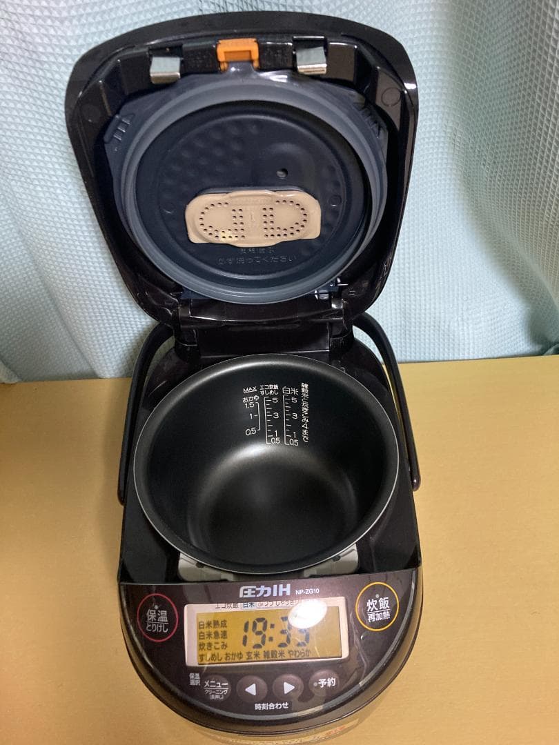 ★★象印　圧力　NP-ZG10　2018年製　5.5合炊き