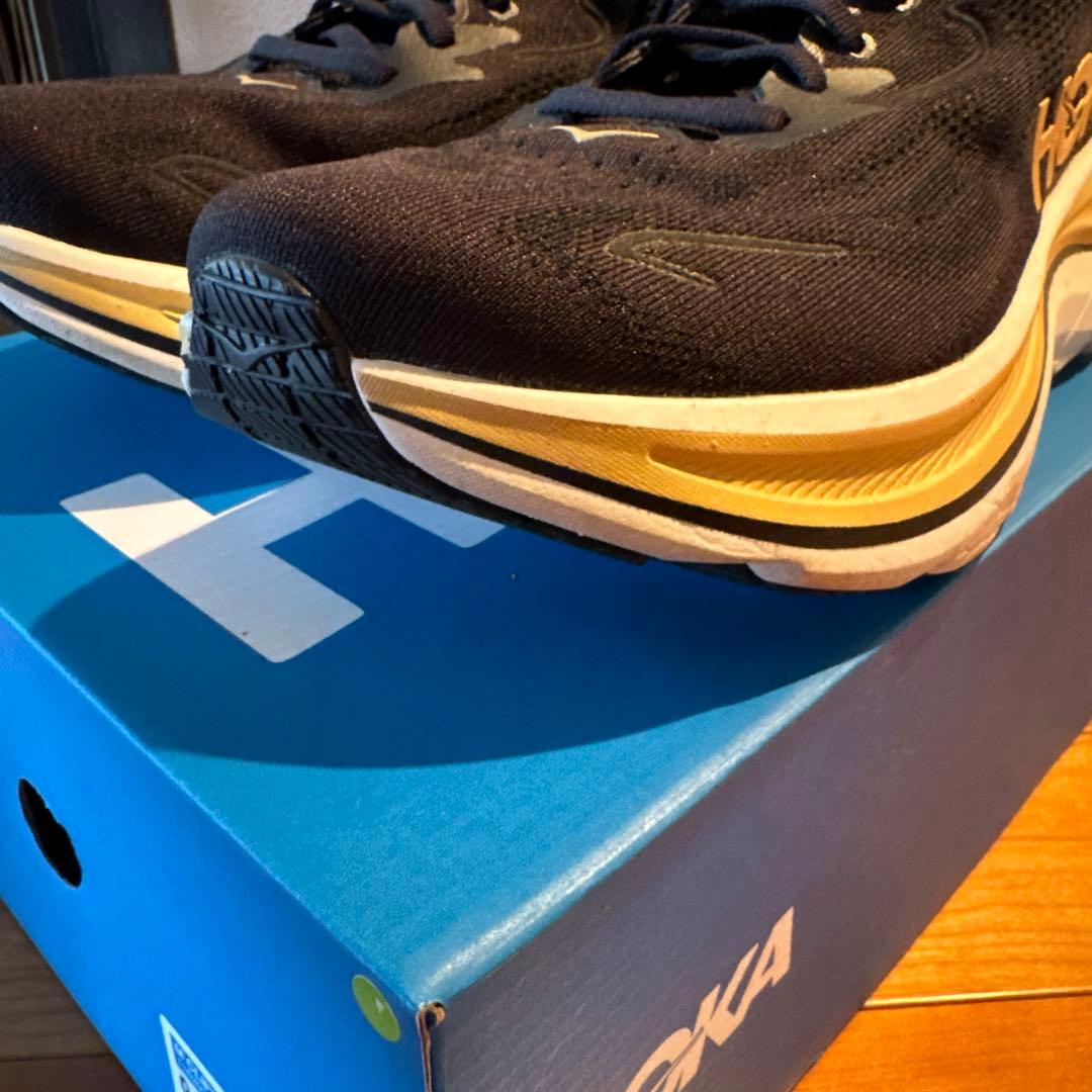HOKA スニーカー クリプトン10ブラック/ゴールド　サイズ27.5