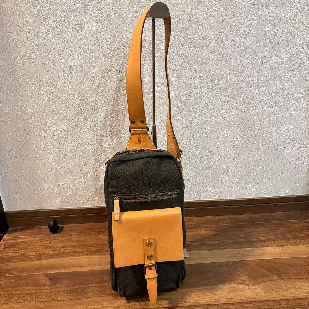 【極美品】キソラ kissora 帆布キャンパス×レザー ボディーバッグ