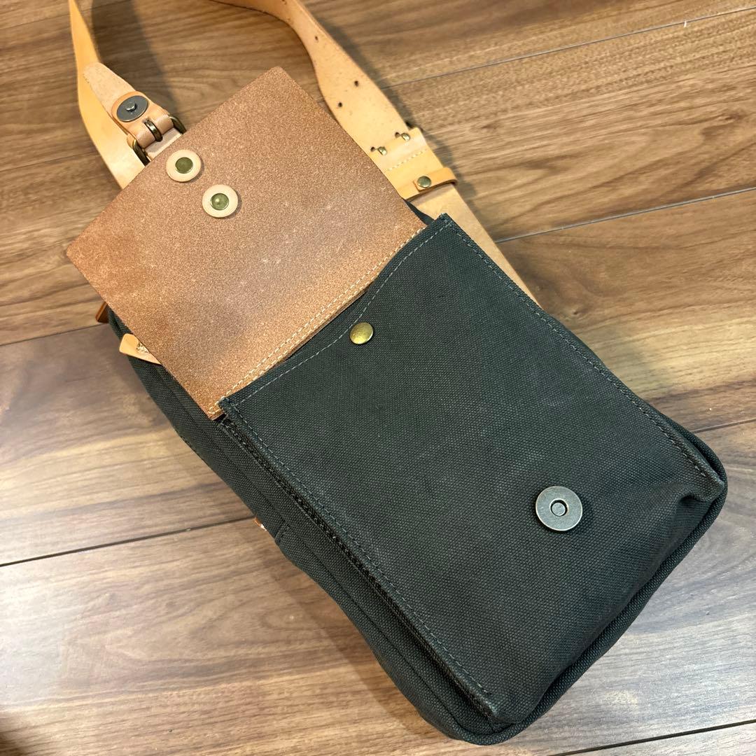 【極美品】キソラ kissora 帆布キャンパス×レザー ボディーバッグ