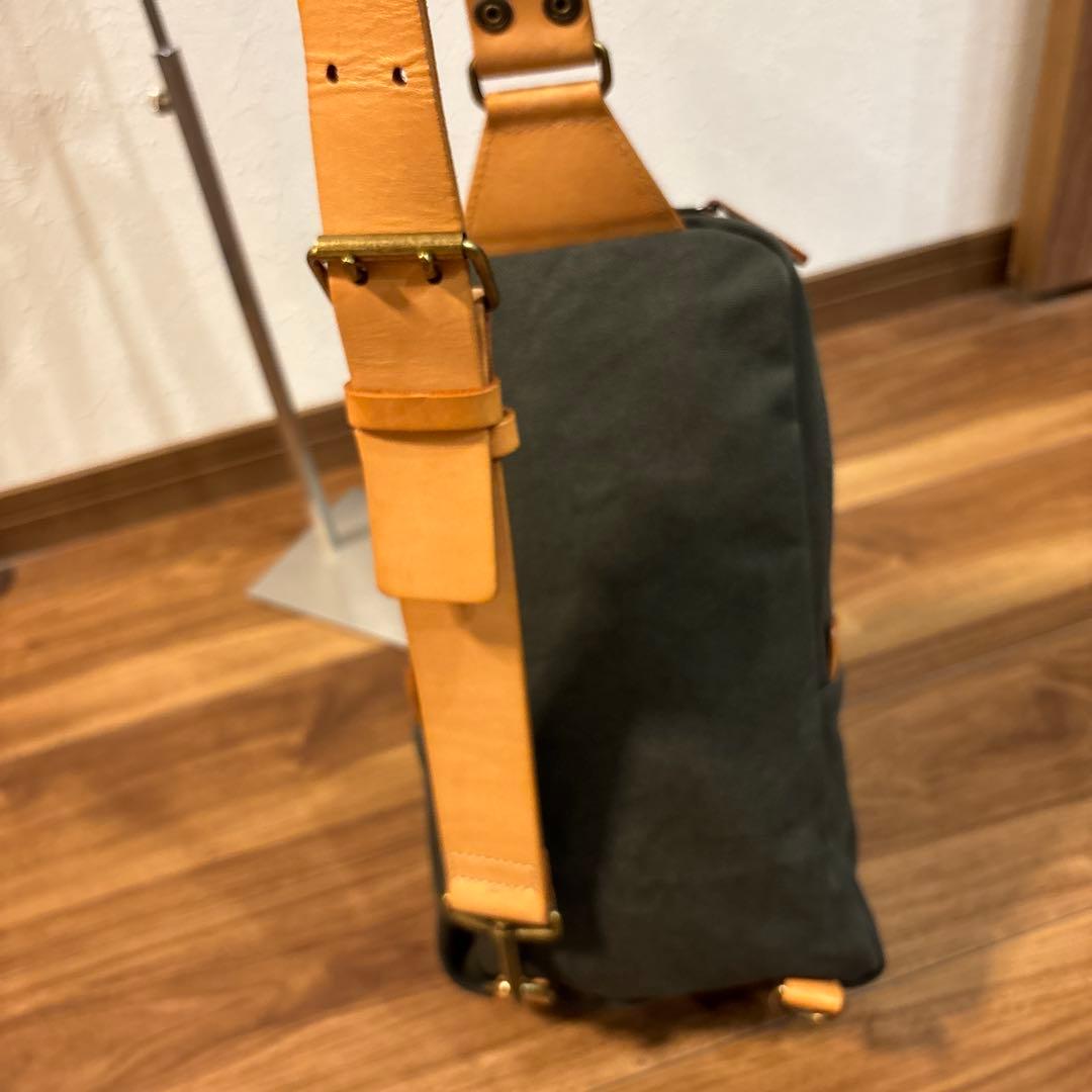 【極美品】キソラ kissora 帆布キャンパス×レザー ボディーバッグ