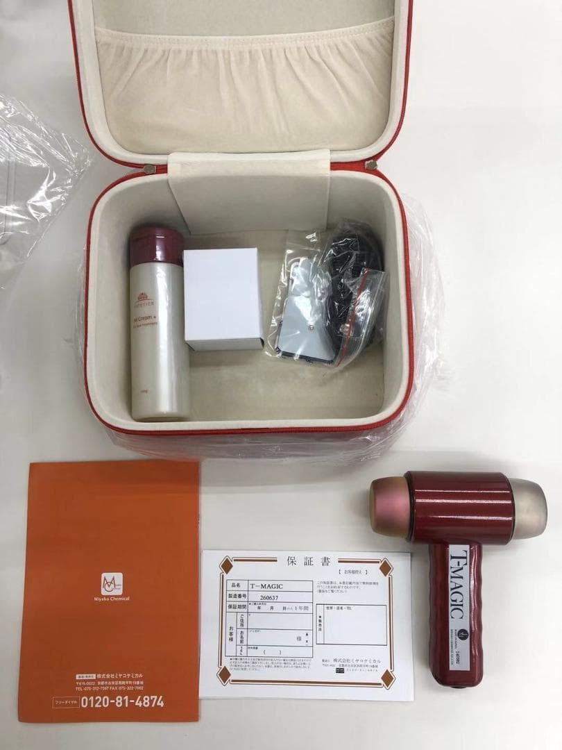 【新品・未使用】T-MAGIC ティーマジック 赤　美容液付き　美顔器　小顔ケア