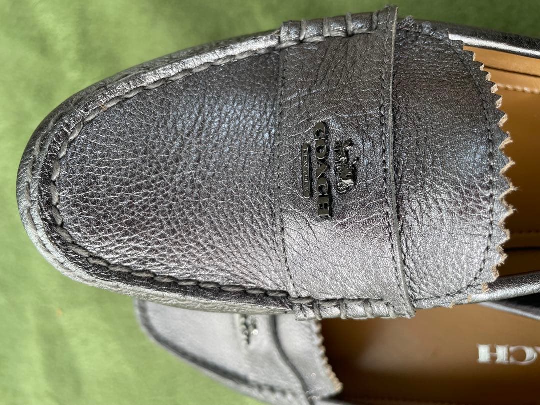 みこちゃん　COACH シルバー ローファー