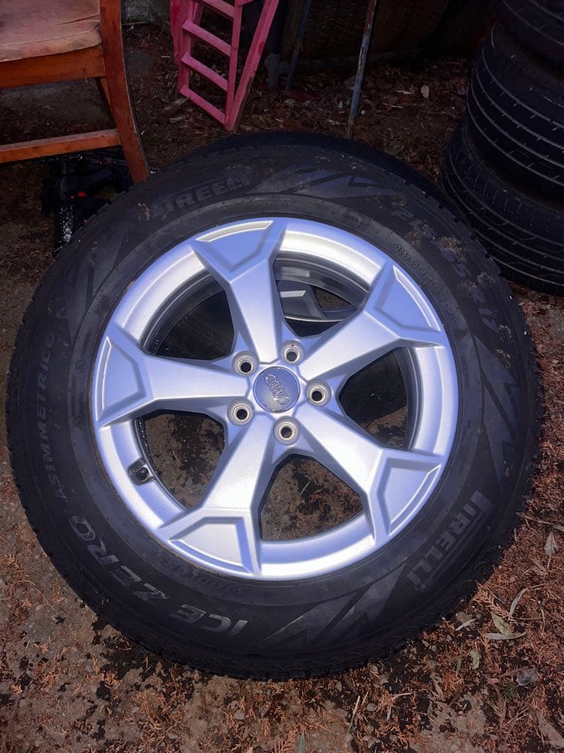 アウディ　Q3 17インチ ピレリ ICE ZERO スタッドレス　美品