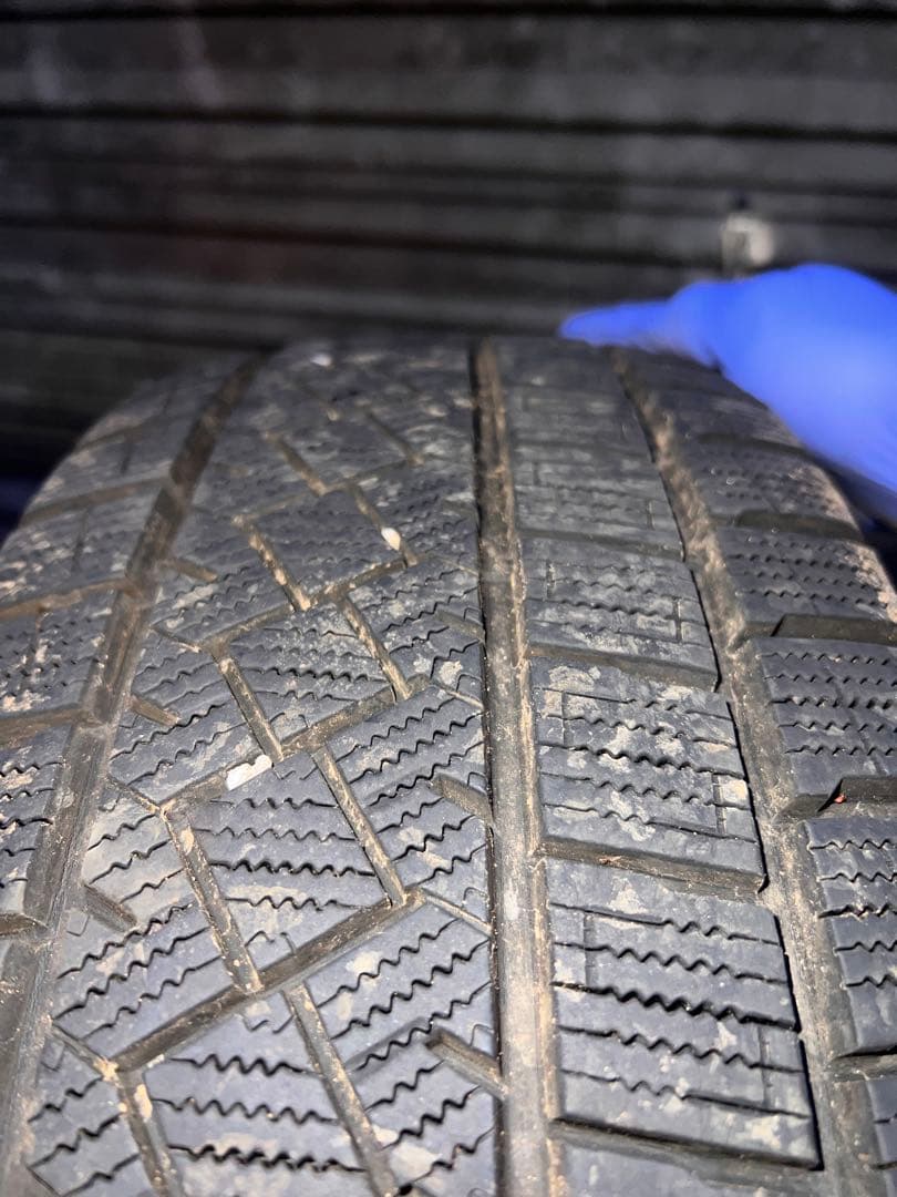 アウディ　Q3 17インチ ピレリ ICE ZERO スタッドレス　美品