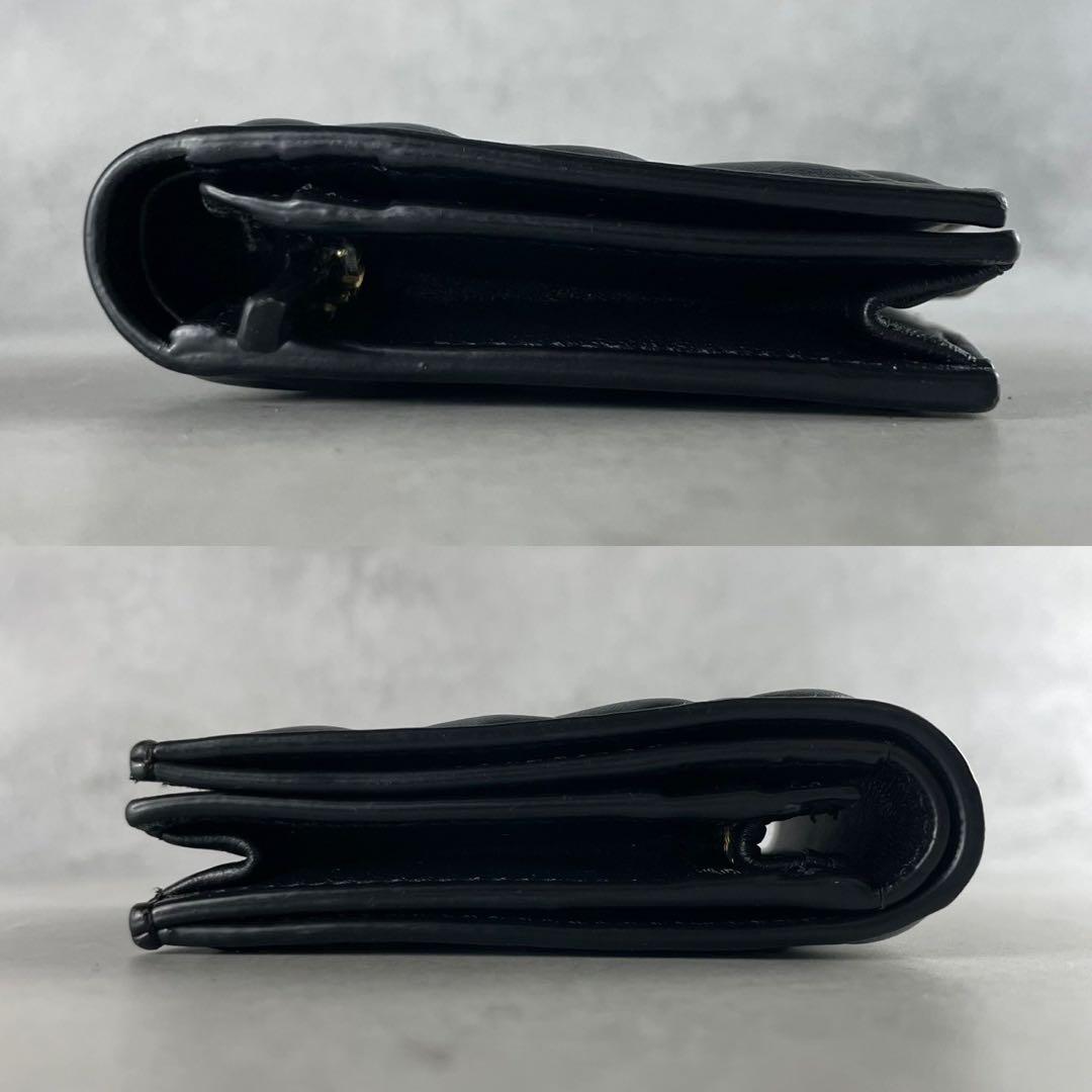 【極美品】フェンディ 折り財布 バケット エンボス 金具 ロゴ 総柄 レザー