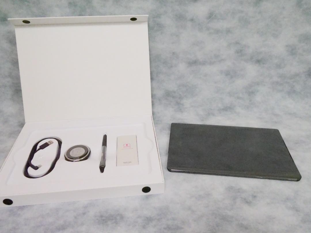 ワコム製ペンタブレット Intuos Pro Medium PTH-660/K0