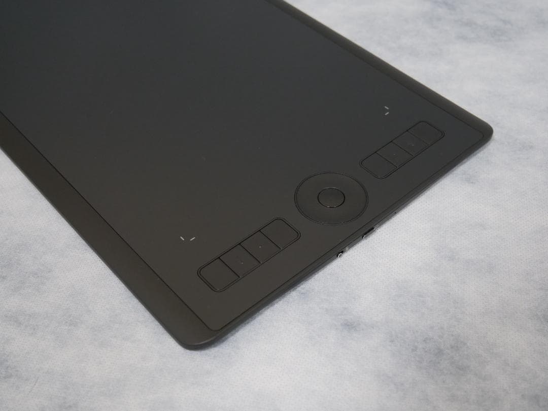 ワコム製ペンタブレット Intuos Pro Medium PTH-660/K0