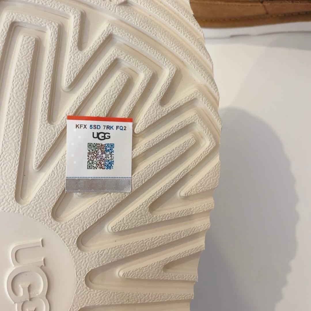 定価以下！　UGG アグ　24.5　スライド サンダル　新品　スリッポン