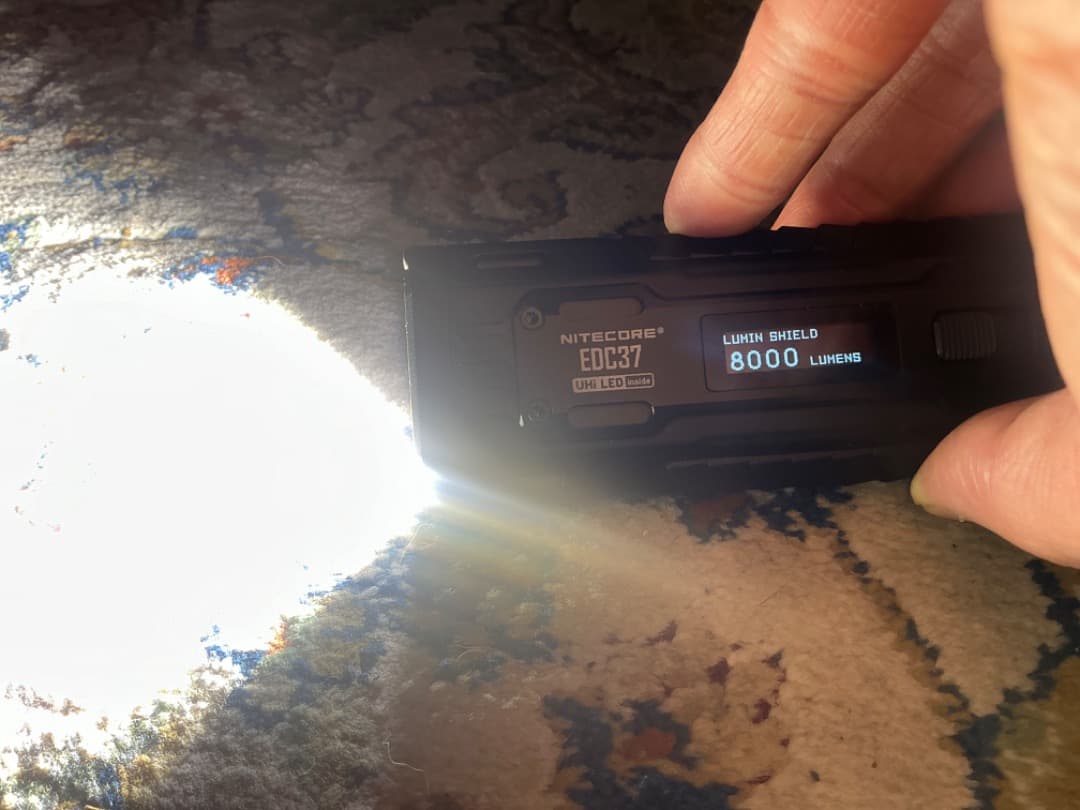 Nitecore EDC37 8000ルーメン