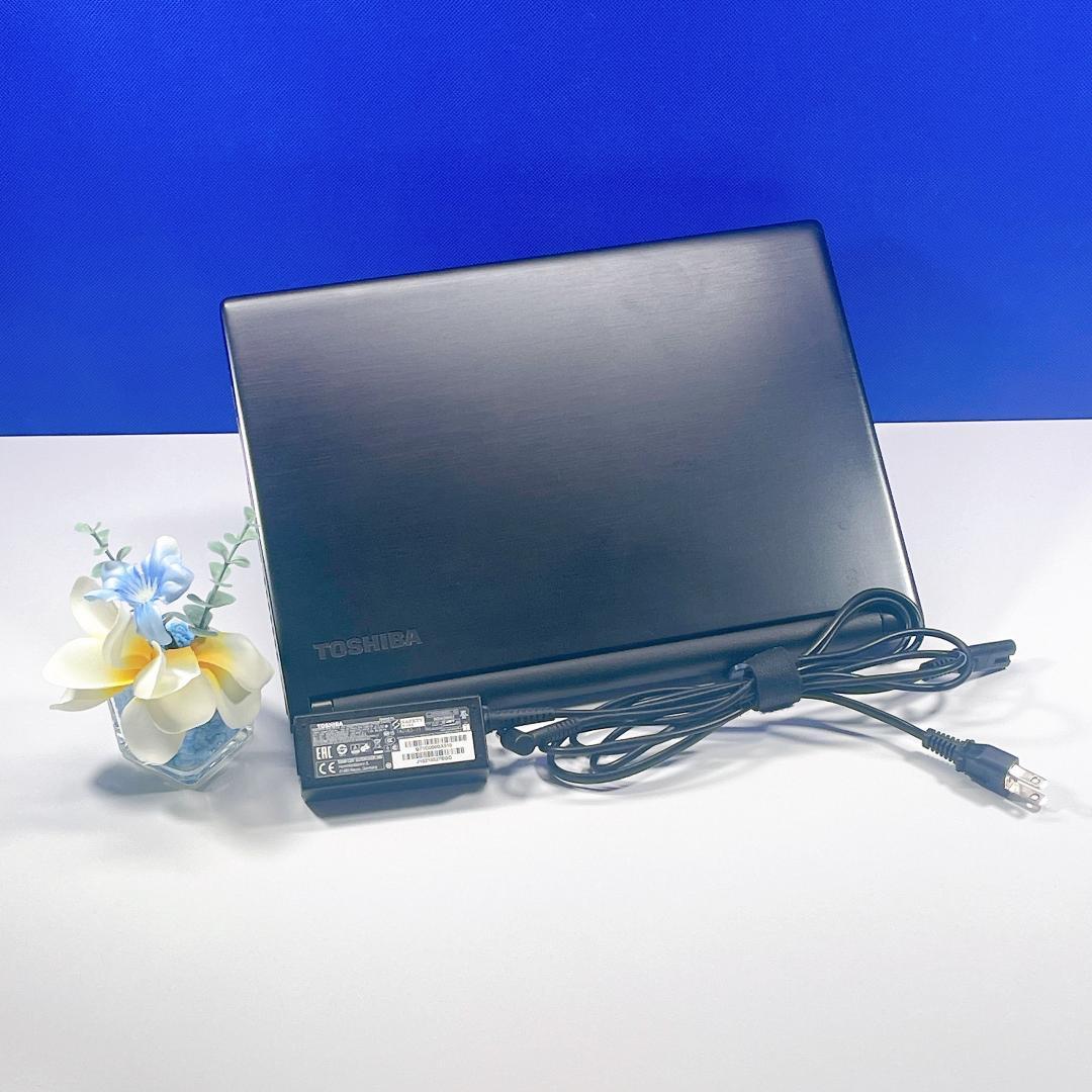 小型軽量で使いやすさ◎✨Win11✨快適SSD✨東芝カメラ付薄型ノートパソコン