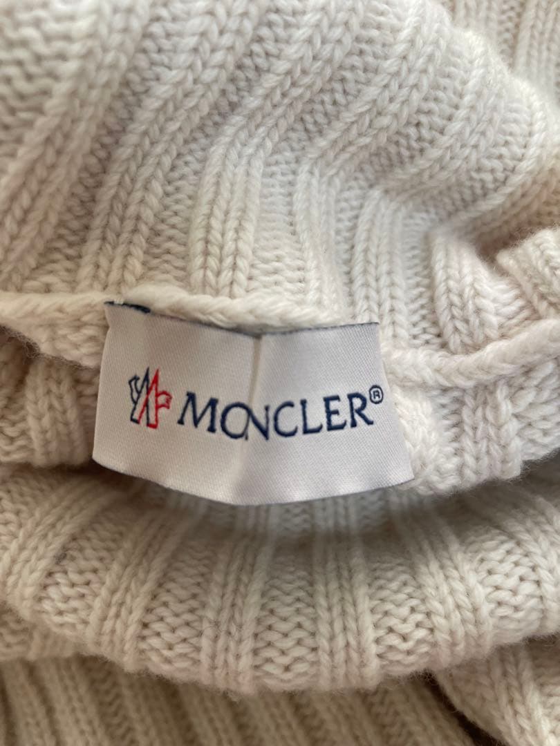 モンクレールアイボリータートルネックニット
