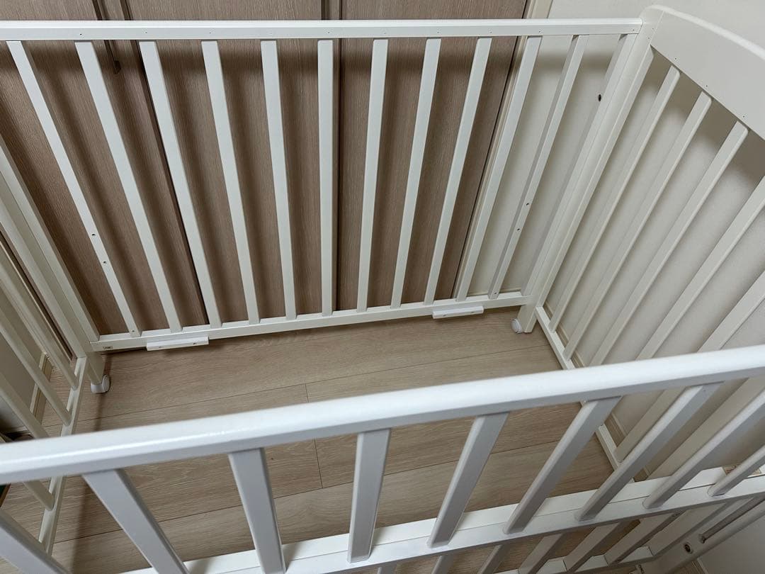 ベビーベッド ハイタイプ 床板すのこ ホワイト　カトージ　70✖️120サイズ