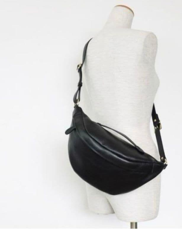 フレームワーク　オウレンティレザー ボディバッグ 黒