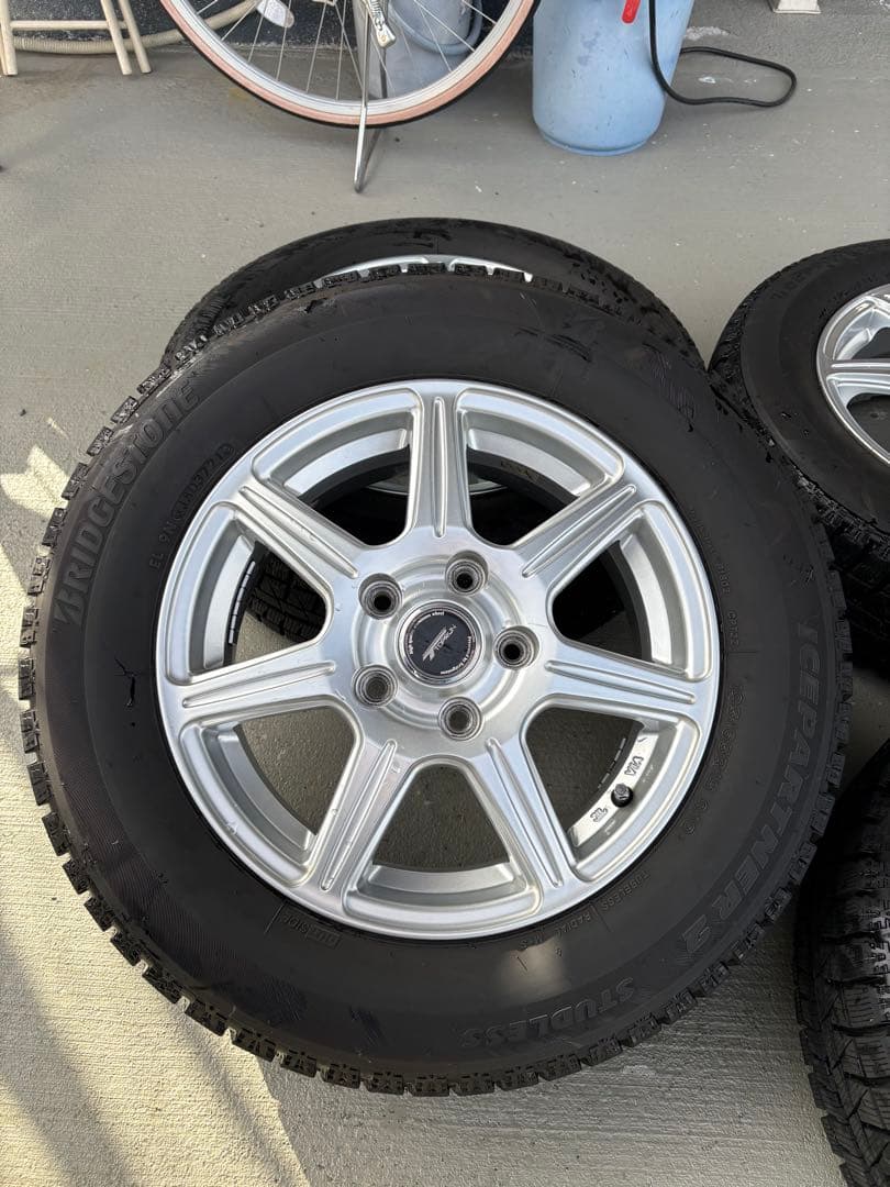 195/65R15ブリジストンスタッドレスタイヤ