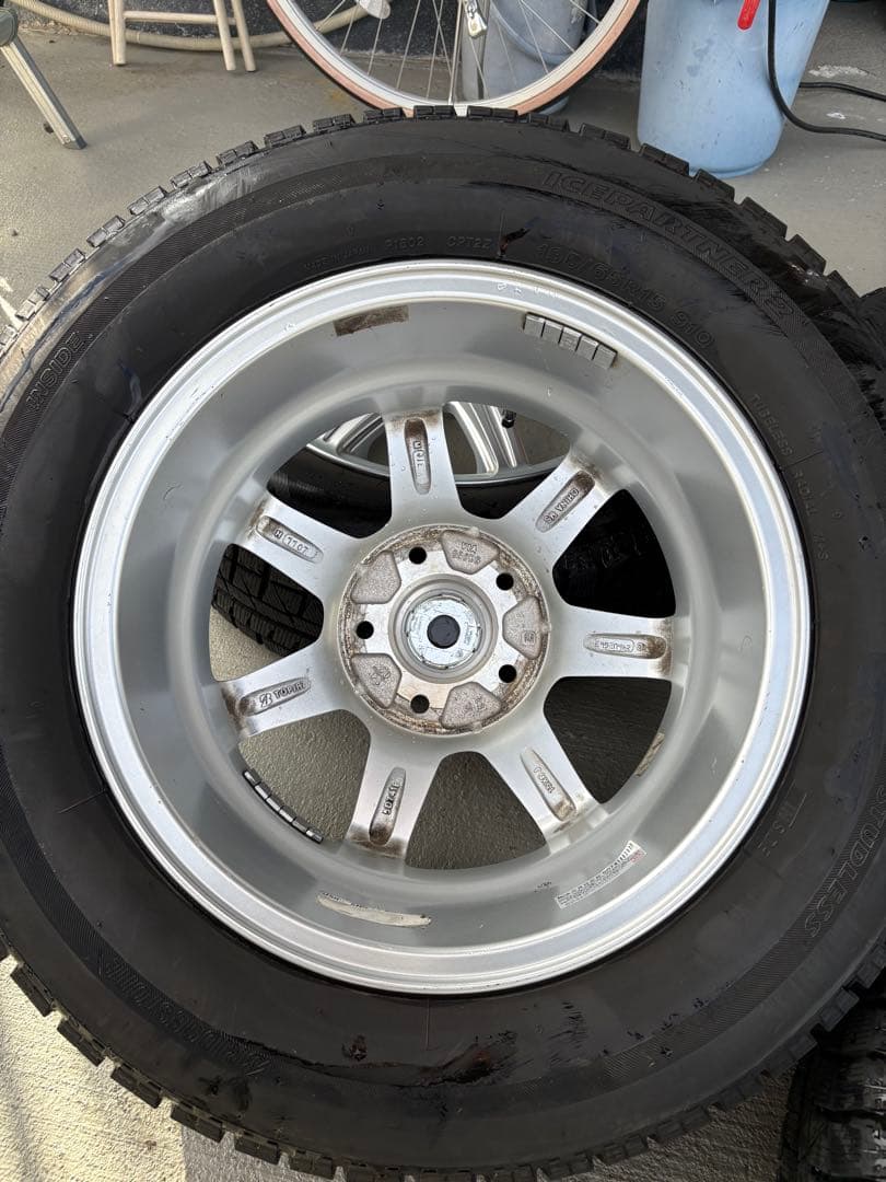 195/65R15ブリジストンスタッドレスタイヤ