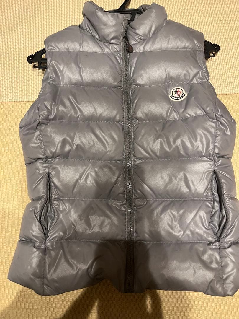 Moncler グレー ダウンベスト