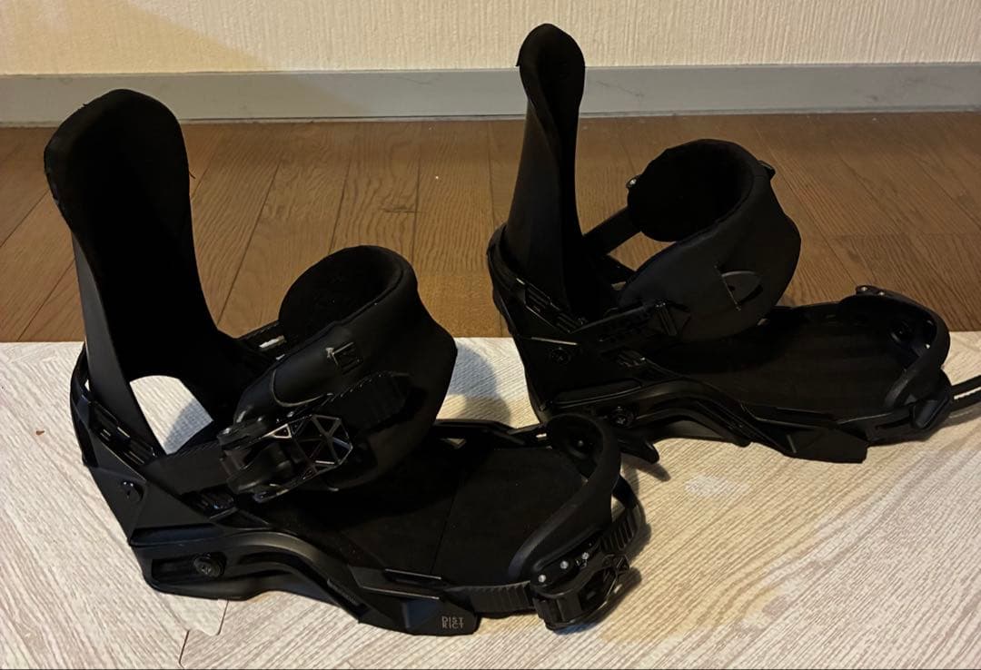 Salomon ディストリクト　シャドウフィット