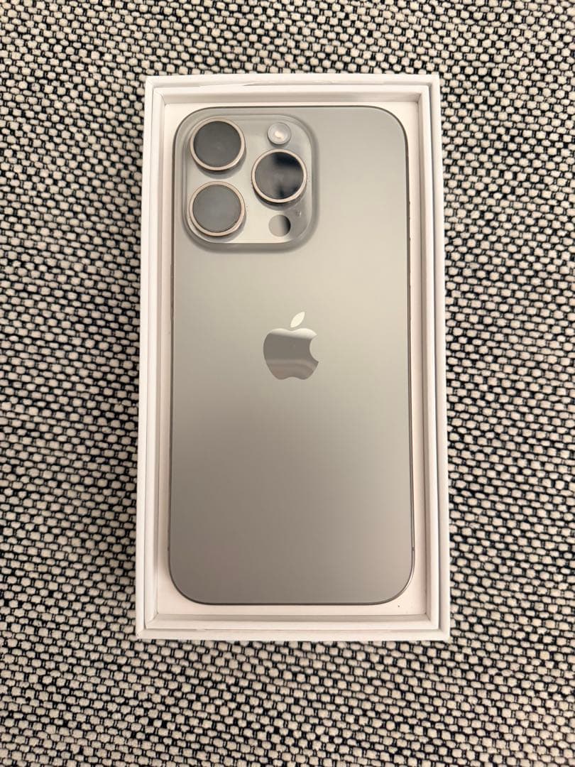 美品　Apple iPhone 15Pro 256GB SIMフリー