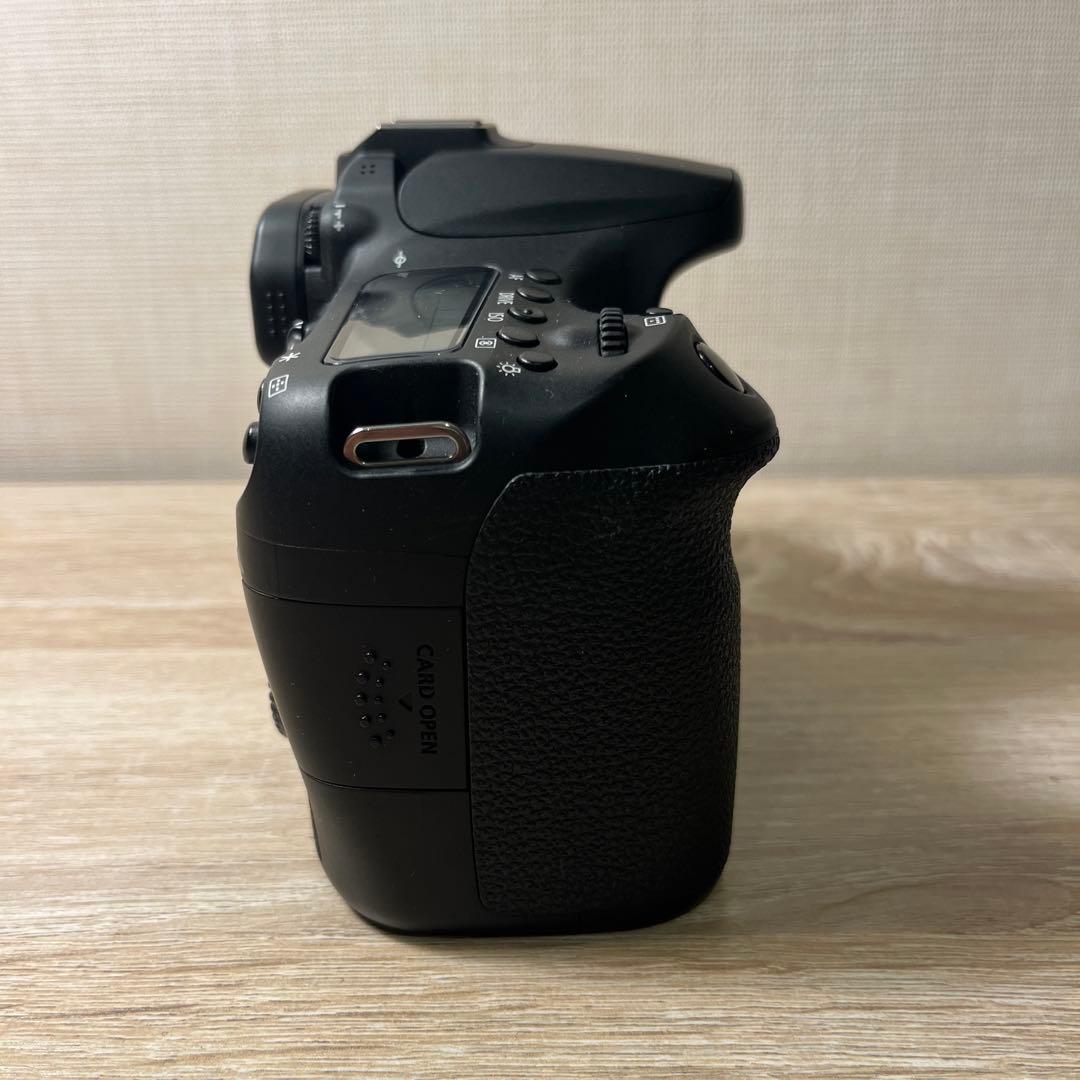 【新品同様！美品！】Canon Eos 70D 本体のみ