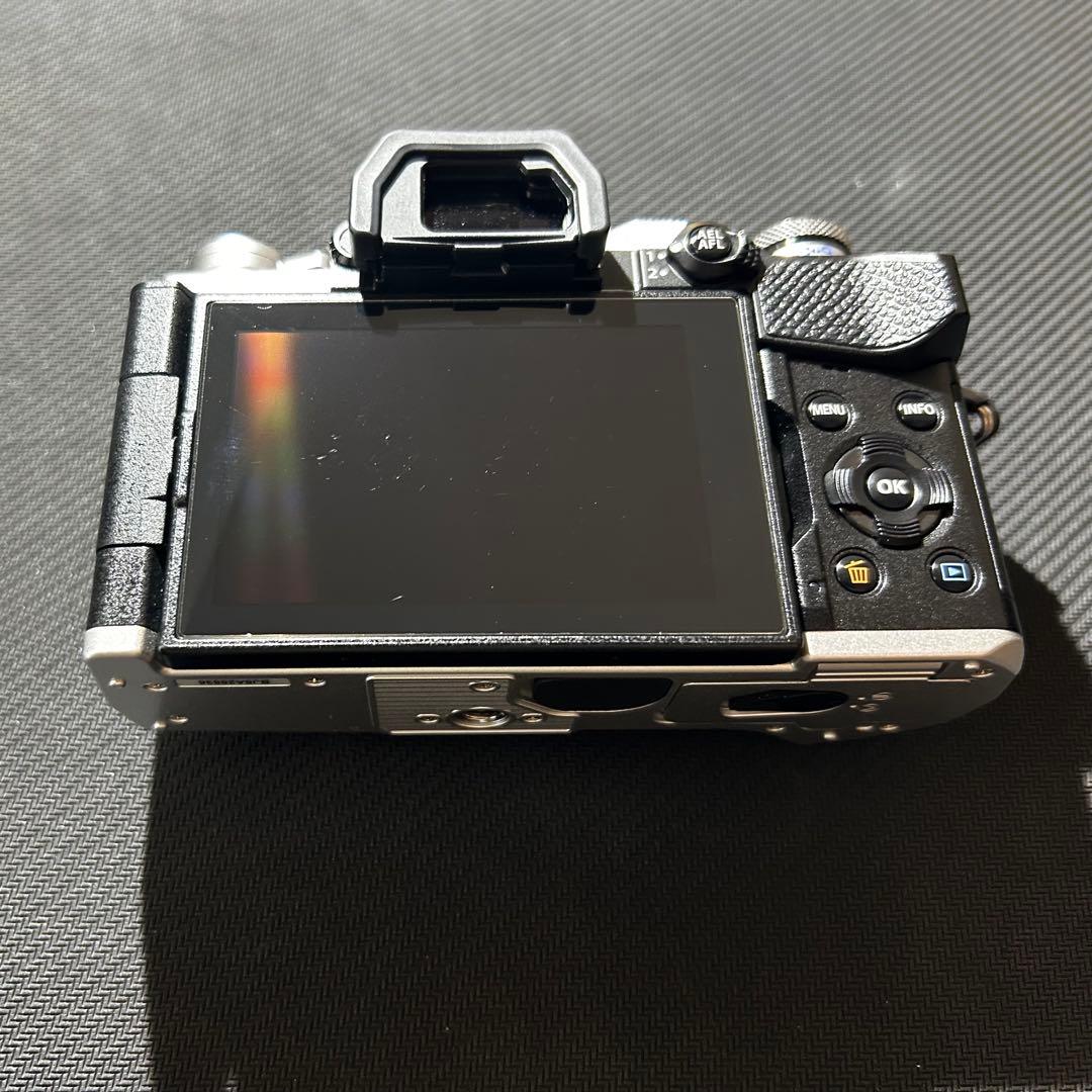 OLYMPUS E-M5 Mark III ミラーレスカメラ