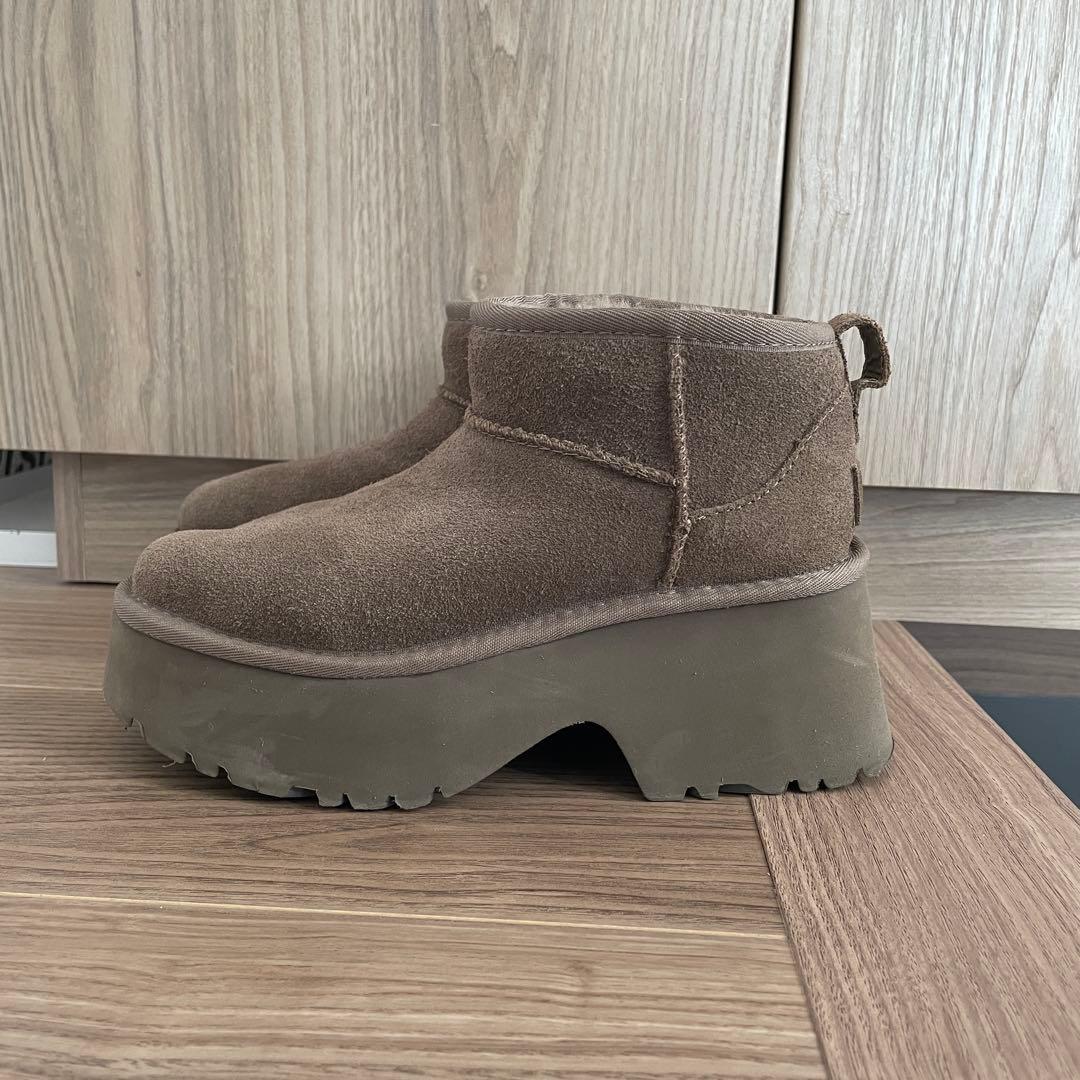 UGG Ultra Mini New Heights ムートンブーツ