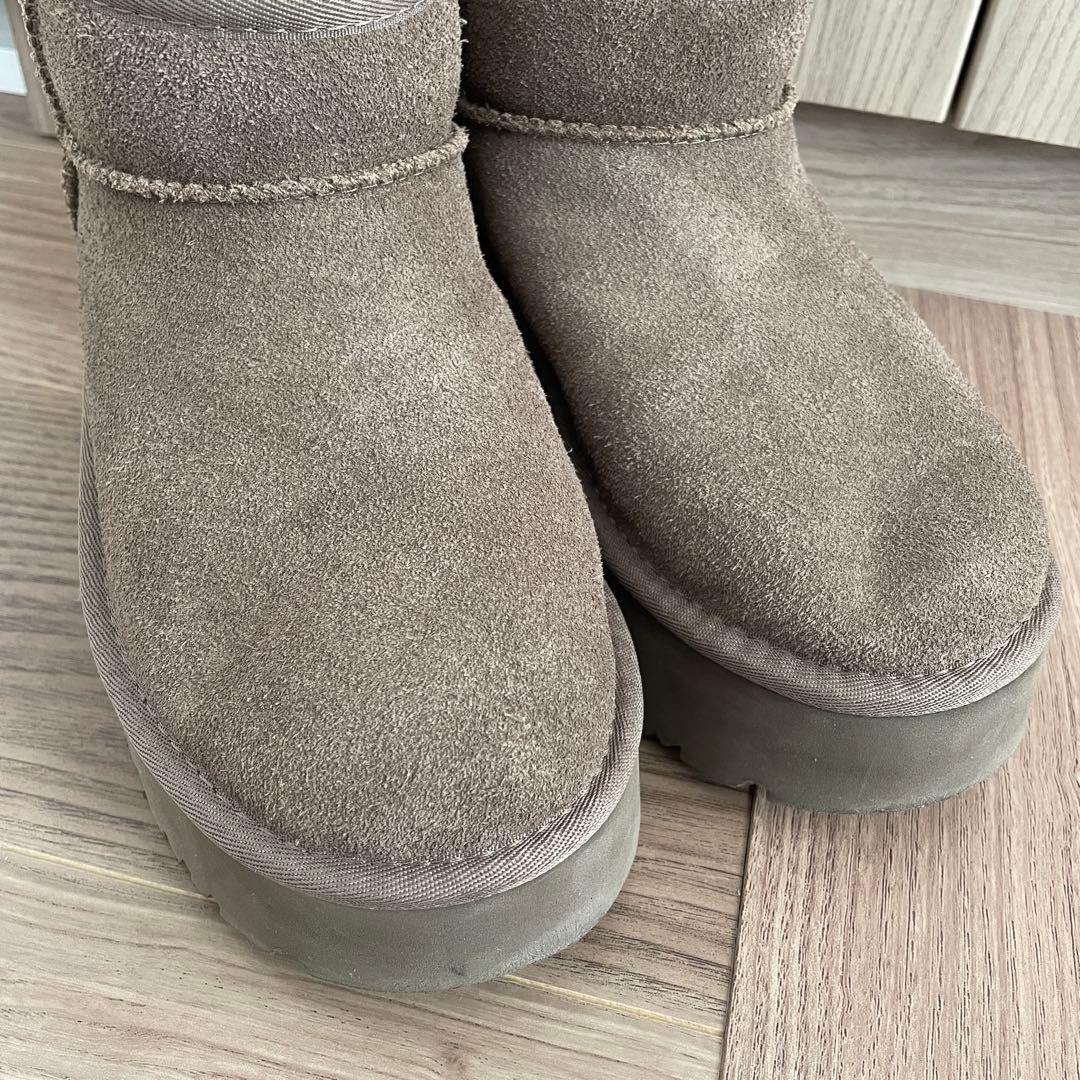 UGG Ultra Mini New Heights ムートンブーツ