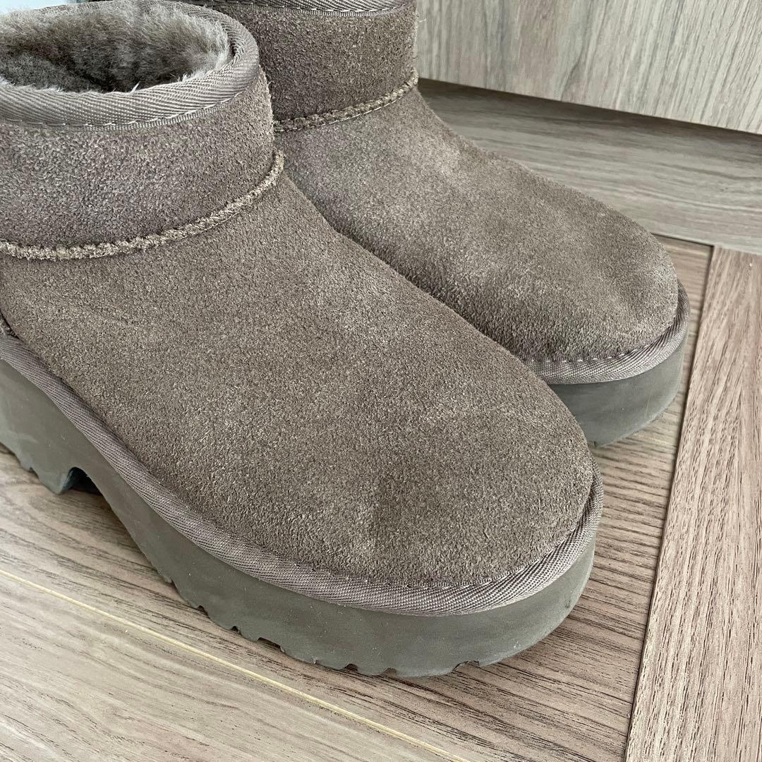 UGG Ultra Mini New Heights ムートンブーツ