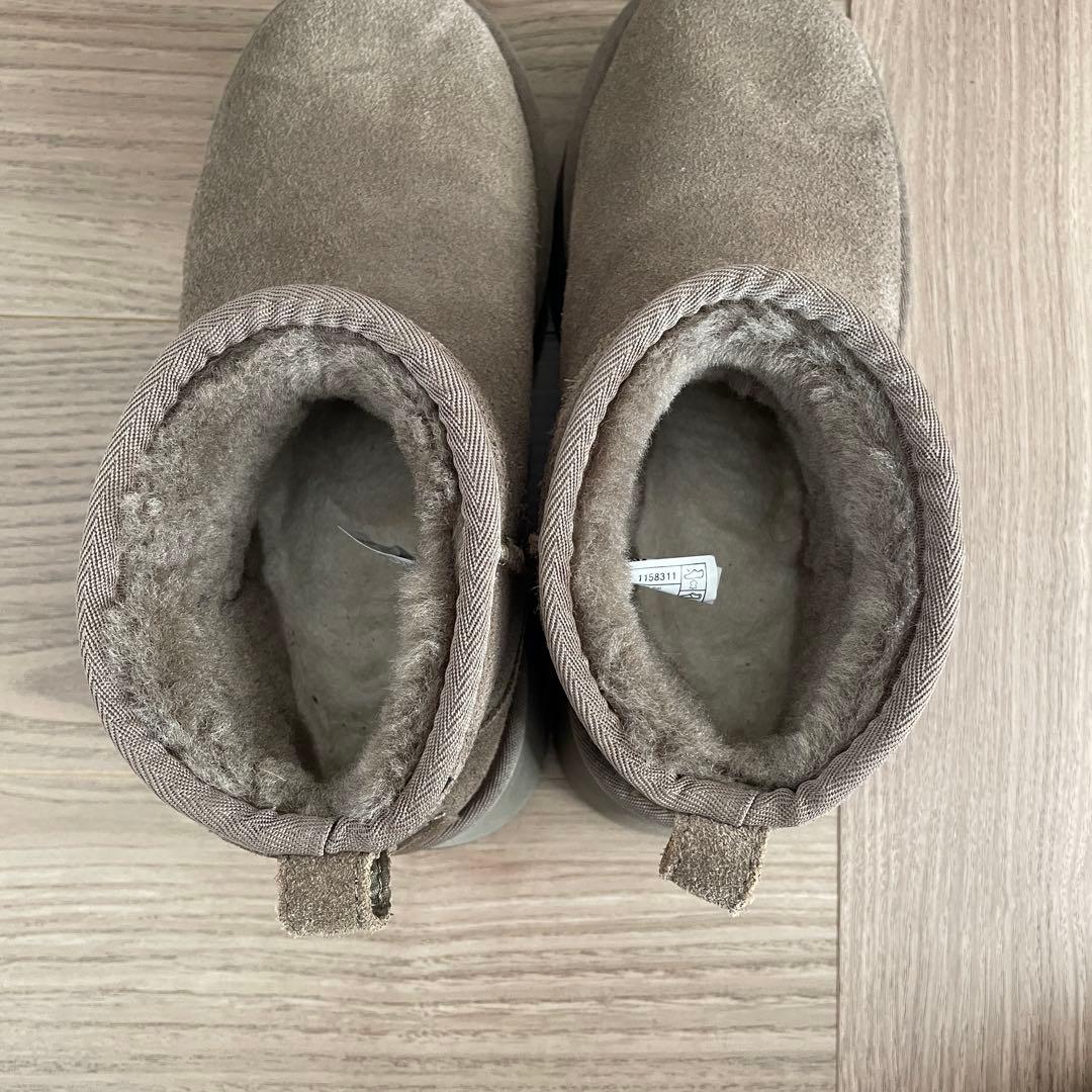 UGG Ultra Mini New Heights ムートンブーツ
