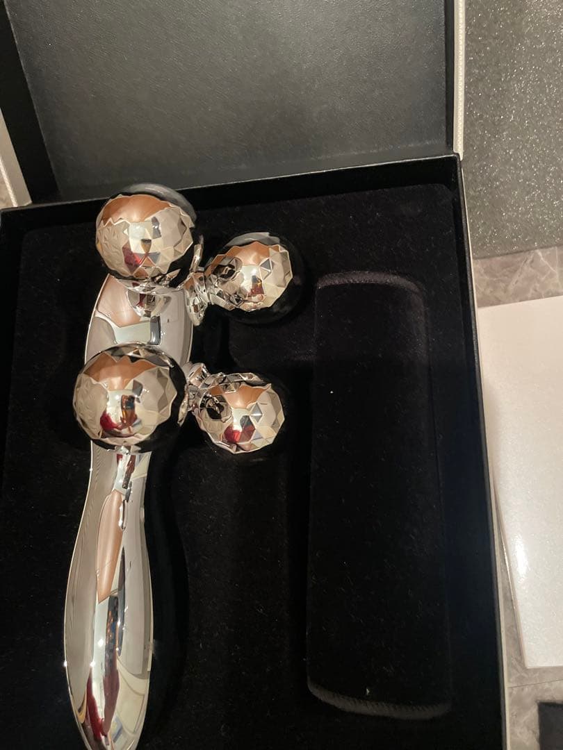 リファ/人気モデル/フォーカラット/美顔/美ボディ/箱、説明保証書、カード付き