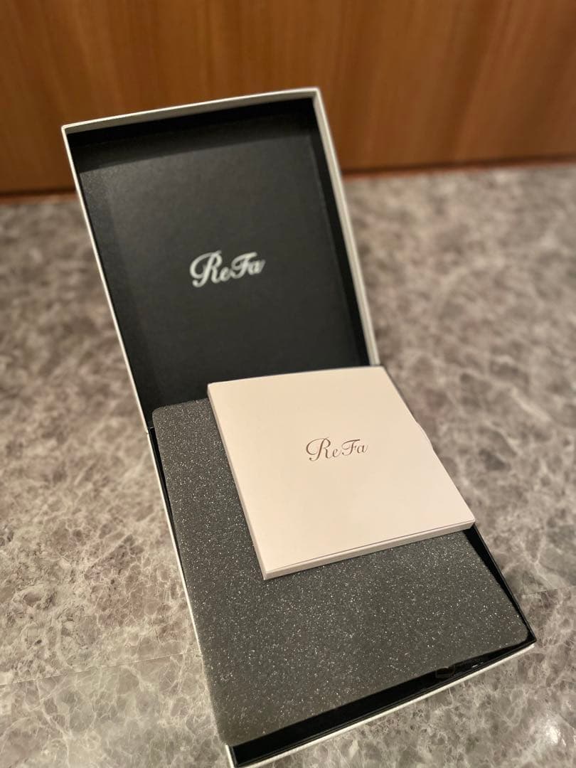 リファ/人気モデル/フォーカラット/美顔/美ボディ/箱、説明保証書、カード付き