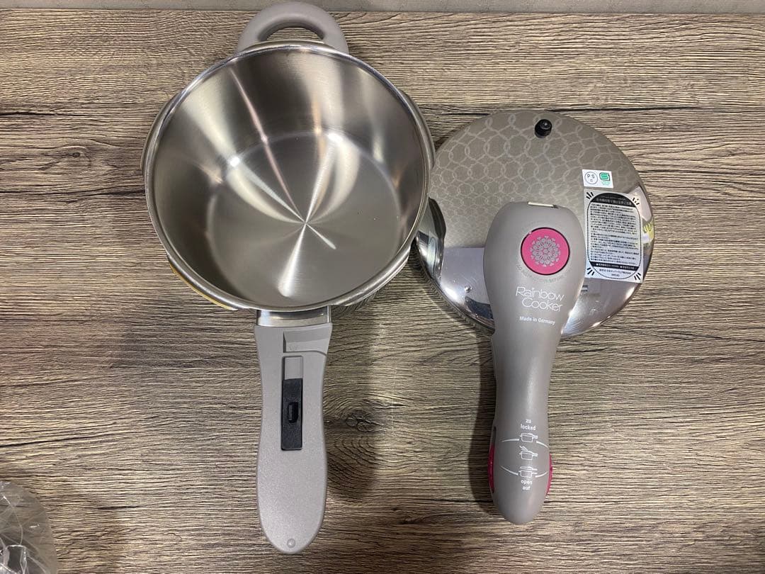 ✴️即購入不可コメント必須 タッパーウェア レインボークッカー 圧力鍋 すのこ付き