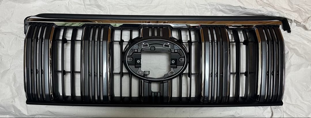 新車外し！美品！3点まとめ！　ランクルプラド150後期　純正フロントグリル 他