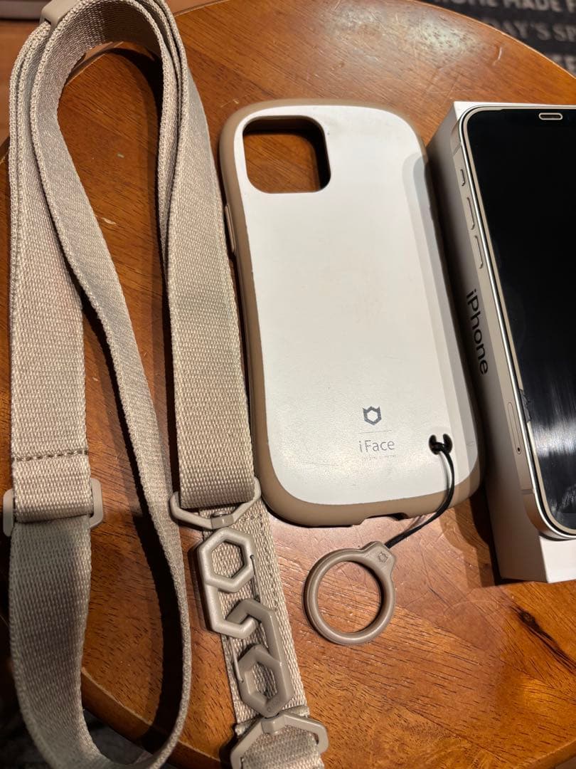 Apple iPhone 12 64G iFaceアクセサリー＋ショルダー付き